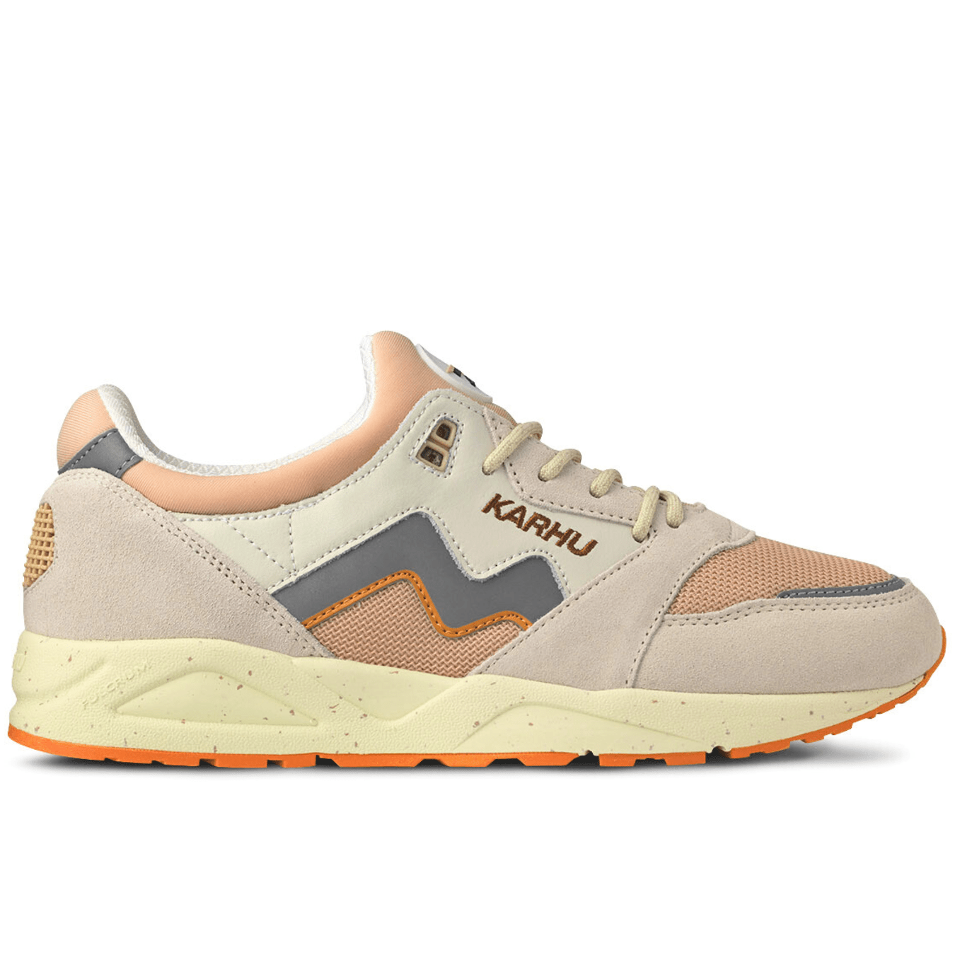 Aria 95 in whitecap grey and silver grey - Karhu - State Of Flux