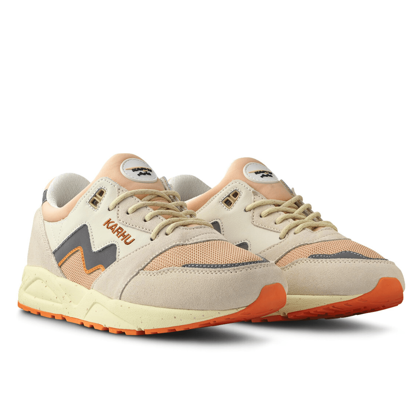 Aria 95 in whitecap grey and silver grey - Karhu - State Of Flux