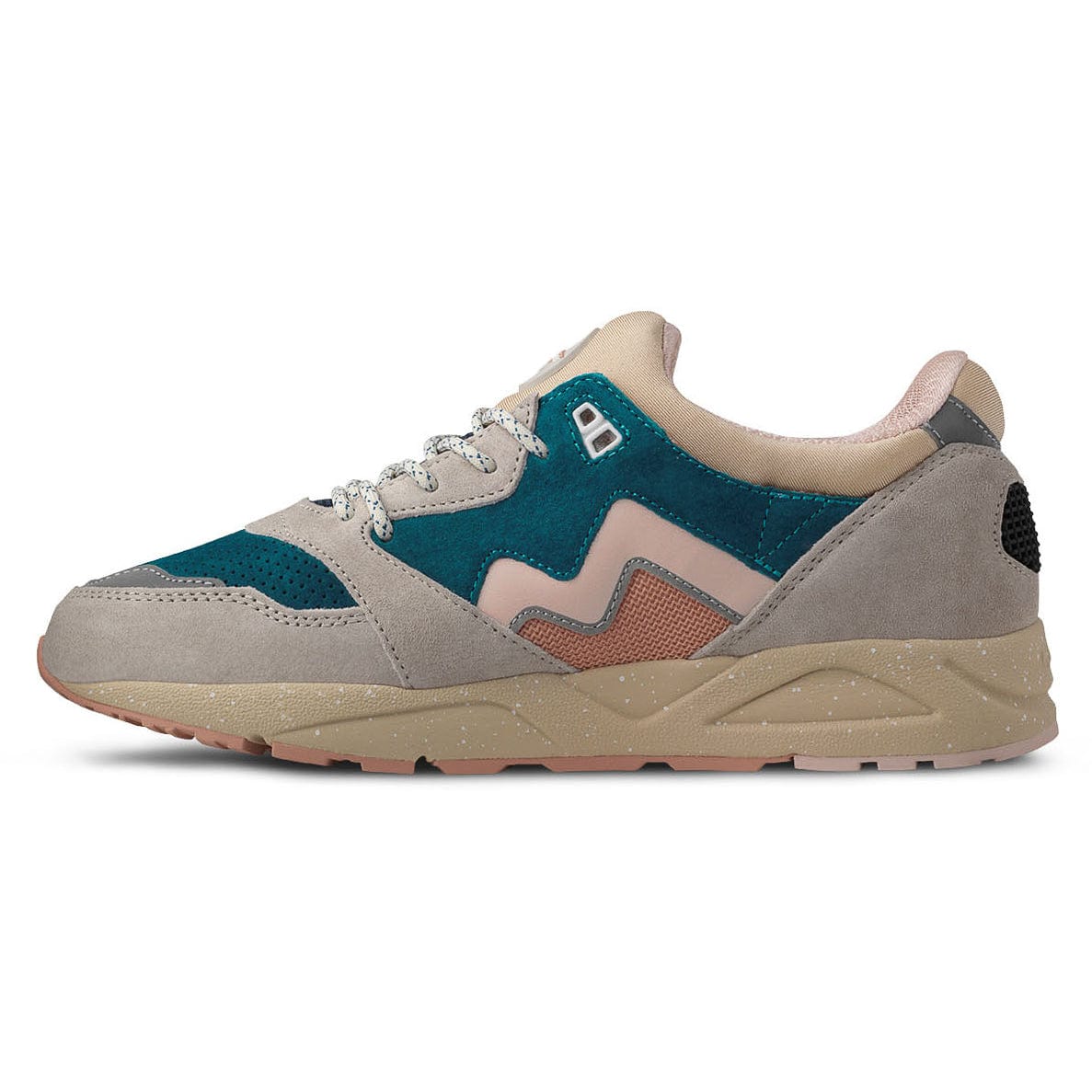Aria 95 in silver lining and peach whip - Karhu - State Of Flux