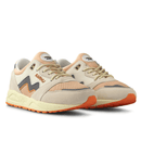 Aria 95 in whitecap grey and silver grey - Karhu - State Of Flux