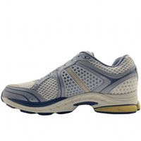 Progrid Triumph 4 in grey and silver - Saucony - State Of Flux