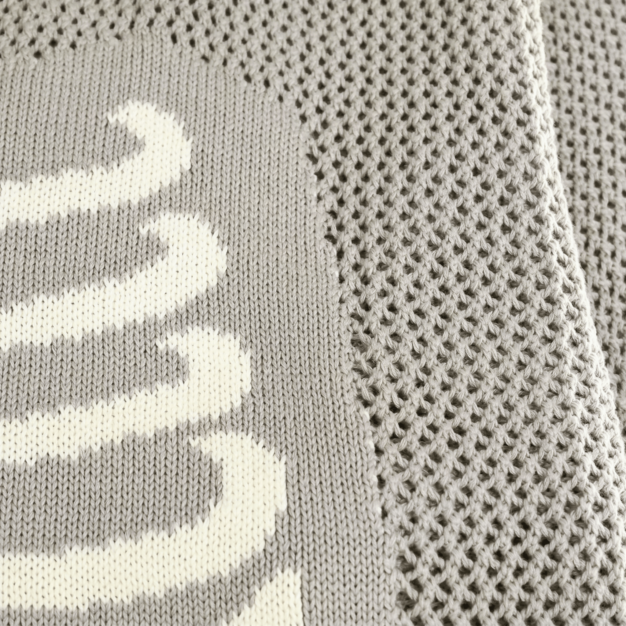 Scanner Knit Cardigan in light grey and white - XLARGE - State Of Flux